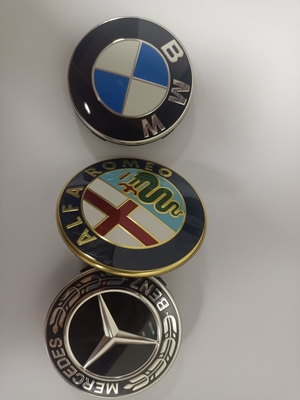 Innowacyjna technologia i klasyczny design - indywidualne formy plastikowe dla emblematów BMW, dziedziczące ducha marki
